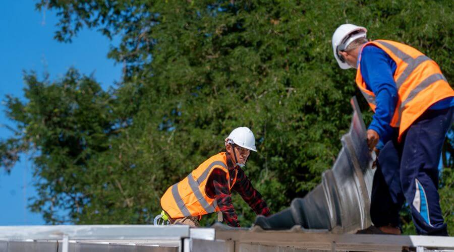 Professional gutter cleaning in Valier, IL